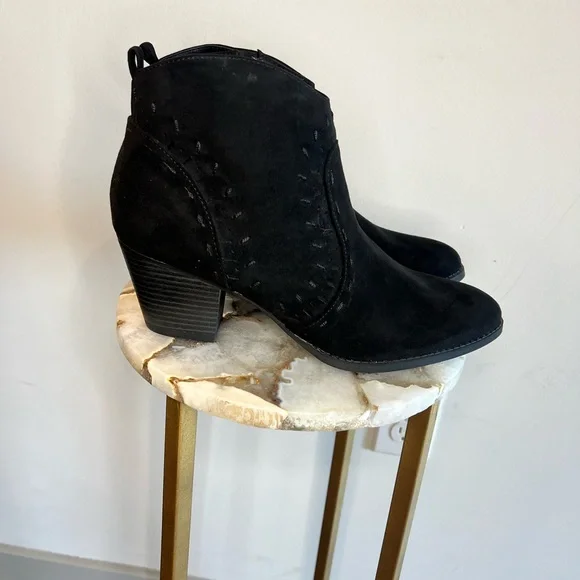 NWOT Qupid | Women’s Black Western Suede Booties 9 - Picture 2 of 12
